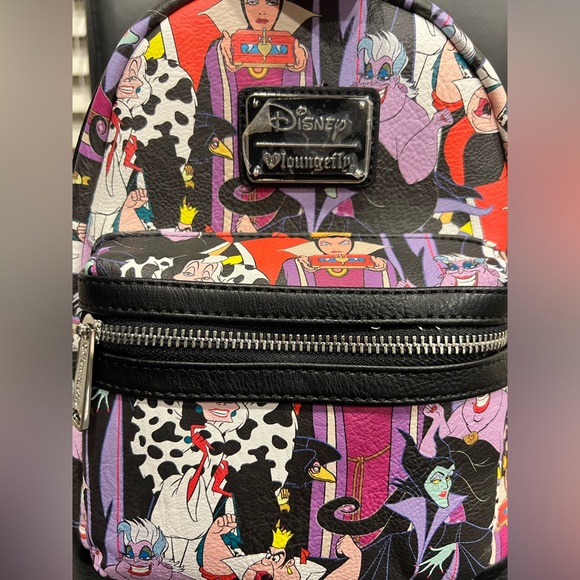 RARE! Loungefly Heart Logo Disney Villians mini backpack NWT - Picture 4 of 7